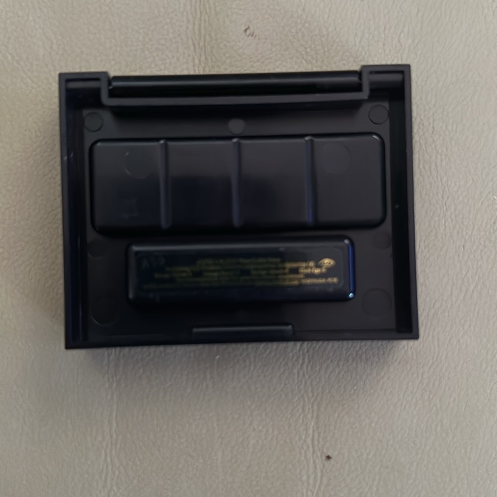 Estee Lauder Mini eye shadow quad. - Picture 2 of 3